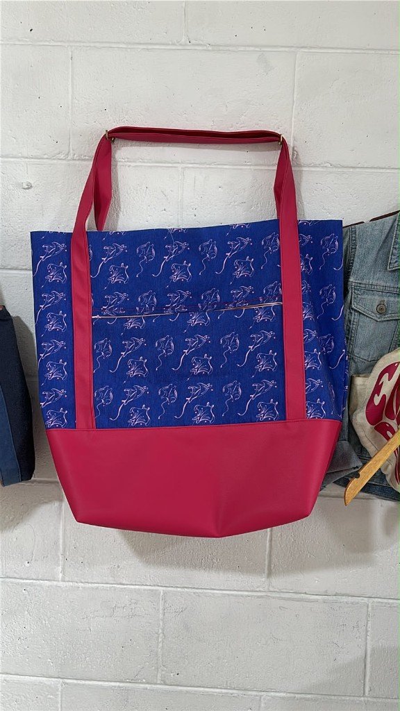 Bolso tote azul y rosa, confección a medida en GALO Atelier, El Salvador